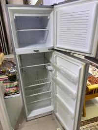 ثلاجه نوع وادي ١٠ قدم نظيفه شغاله السعر ١٥٠ الف اللي اتفيده يتصل على ٠...