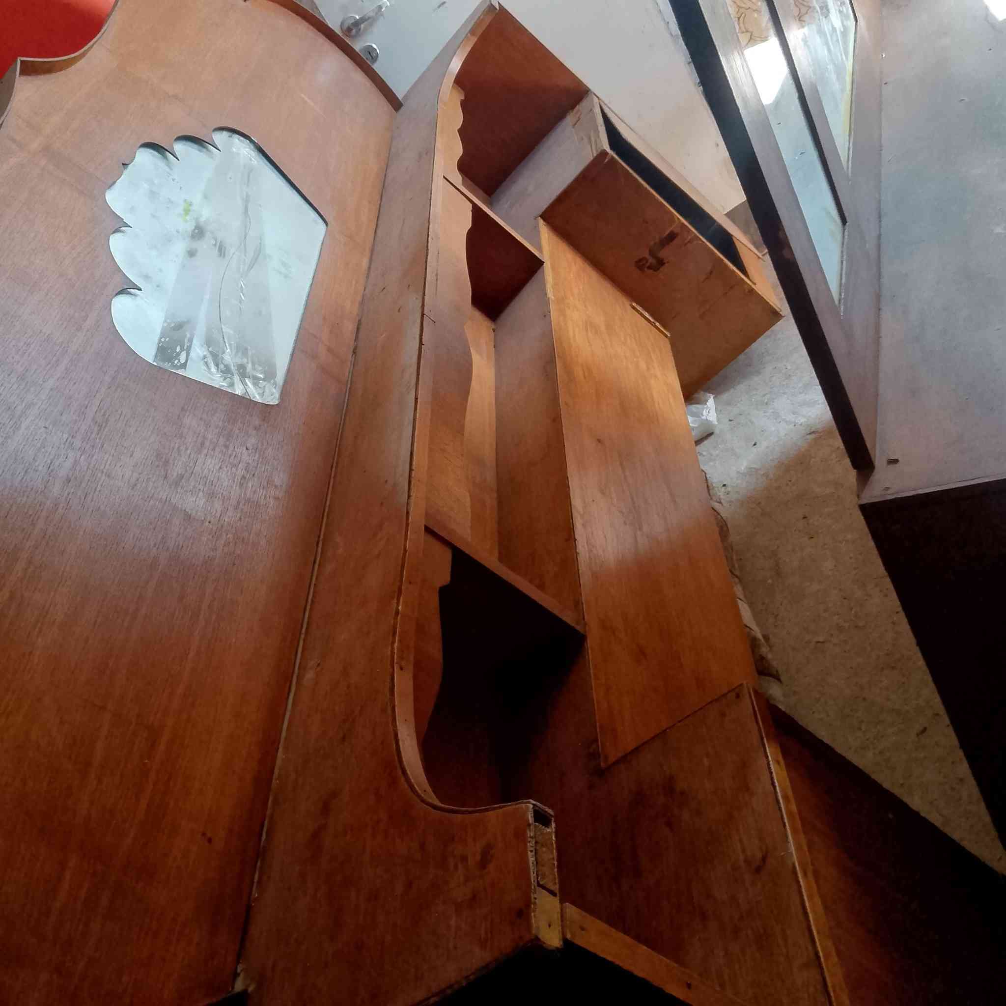 السلام عليكم اخوان غرفه خشاب للبيع او مراوس بثاث بيت اي شئ  عندك غير 
***********//***********
