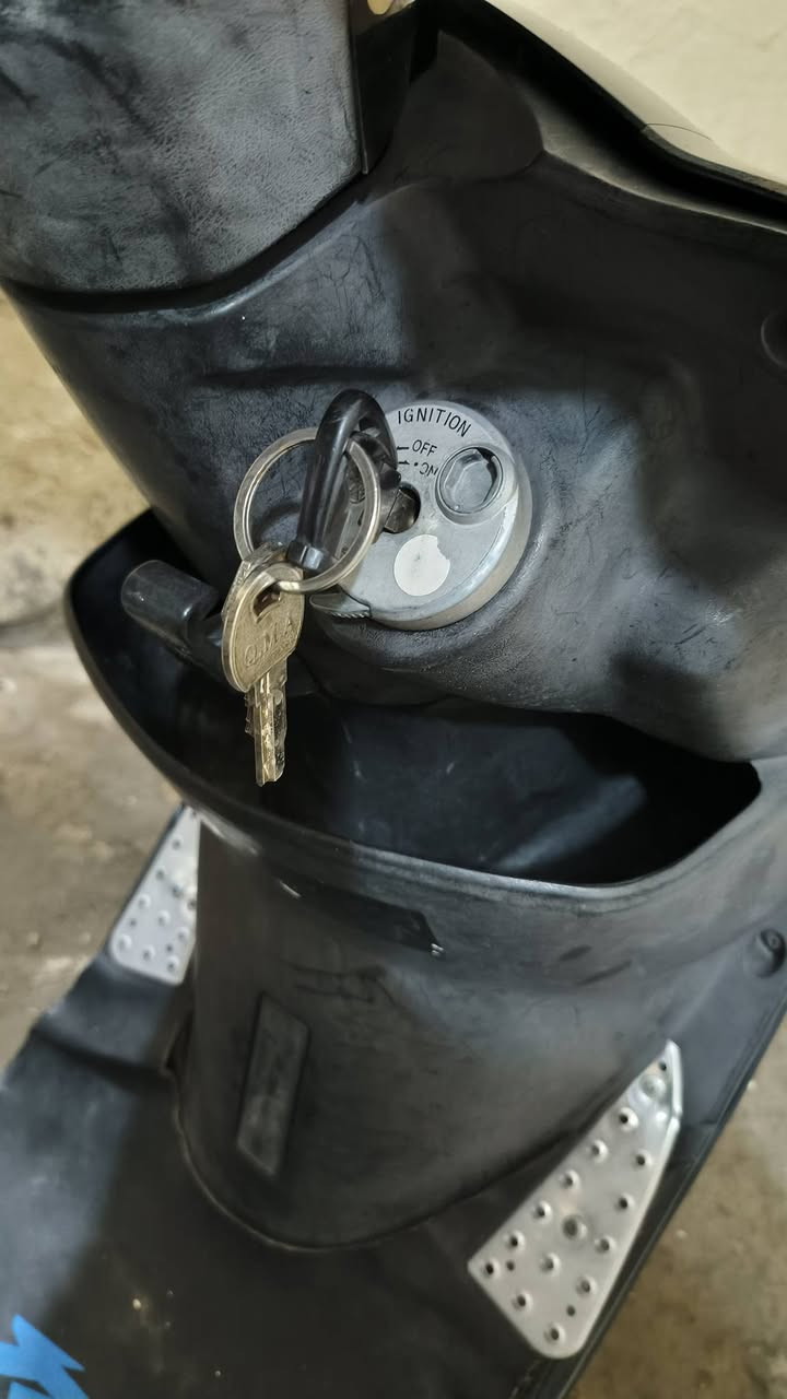 السلام عليكم ماكس عدلة ار اس رمبة اوراق ومكاتبة

كفرات الدراجة 
كل كفراتها وعضامها و اليلات والبك لايت والصندوك كلة ختم واحد اي شي ما مبدل بيها

مكينة الدراجة 
٤٩ سي سي بلاد
ناعمة و نظيفة ما مفتوحة نهائي

شلعه ومعدل بلادي 

كهربائياتها كلها شغالة 

التزويد الخارجي العليها

رقم 
سبايلر
مراية
لايت عالي ناصي
جهاز ٤ اشاير
دوسات 
كاربت او ارضية ار اس
حامل تلفون
اشرطة للدبلات عدد ٢

دراجة تاخذها تكلي رحم الله والديك 

سعرها مليون و٢٠٠ غير قابل للتفاوض نهائي

مكاني كربلاء 
رقمي ***********
