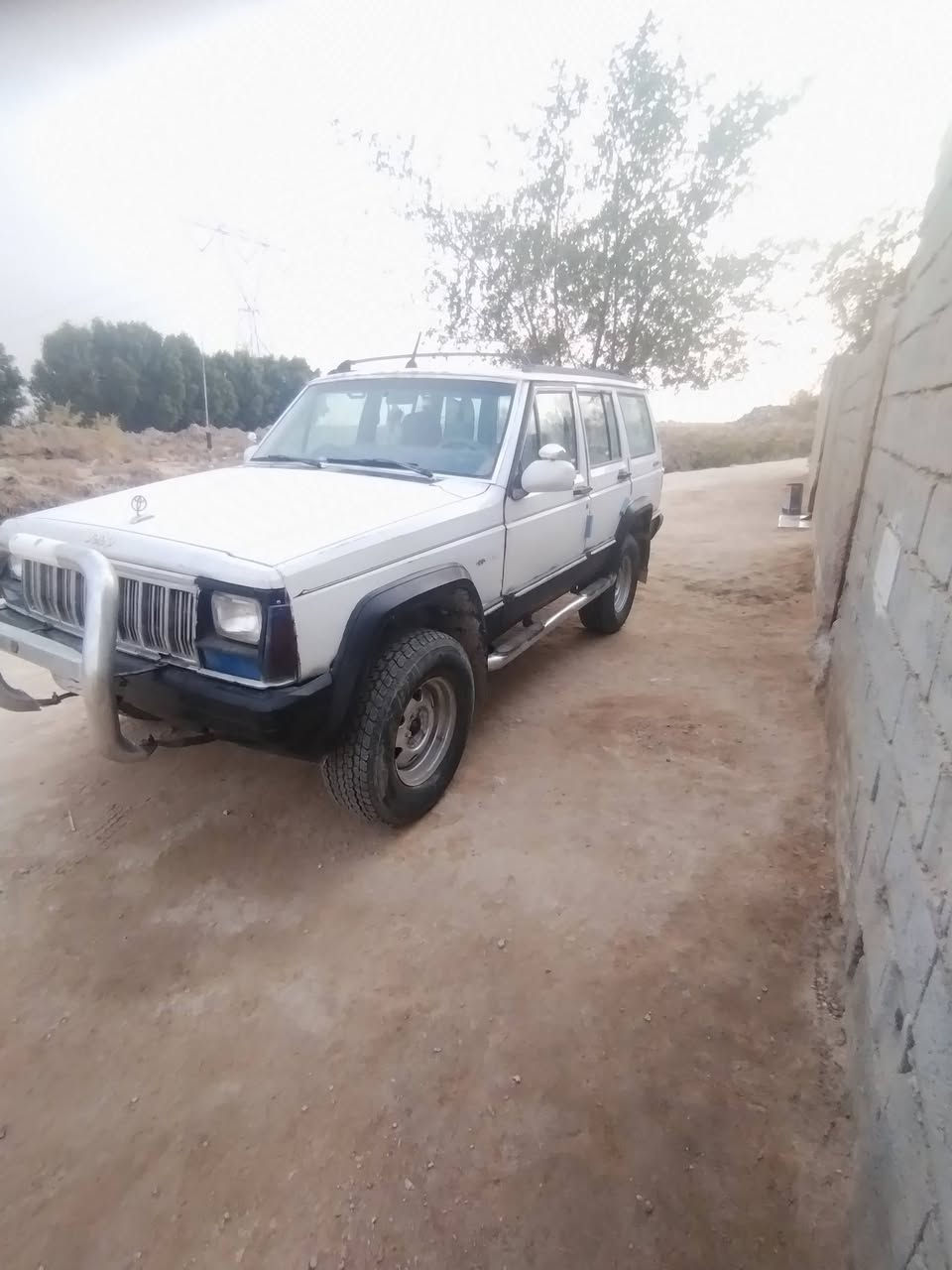 سلام عليكم جيب شوراكي موديل 91 مكينه وكير شرط بطه ترهم مراوس حسب لقناعه مكان سياره ديوانيه الحمزه شرقي سعر 36وبيه مجال سيار مابيه نقص كرهبايات كله شقاله تايرات 4جدد حداديه وره وكدام جدد ***********
