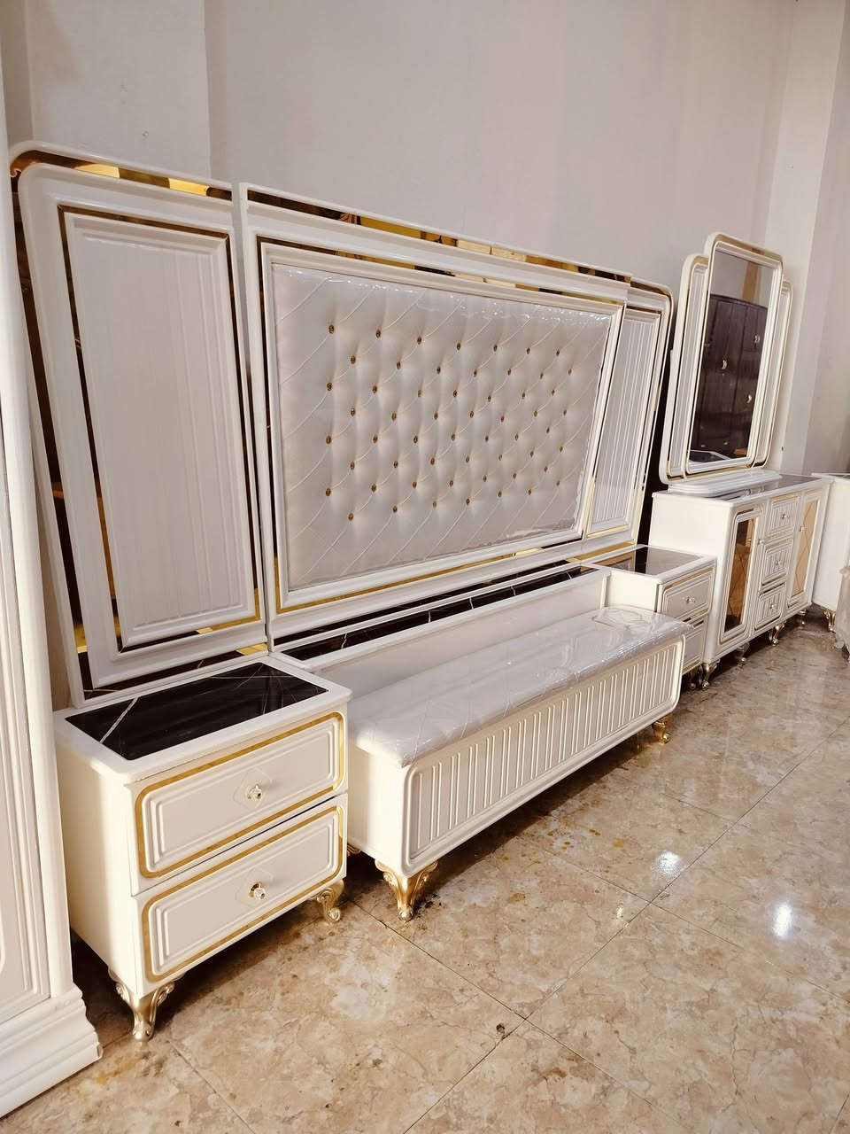 السلام عليكم غرفه مستخدمه عنوان واسط العزيزيه شارع التربيه يوجد واتساب شغل عراقي***********
