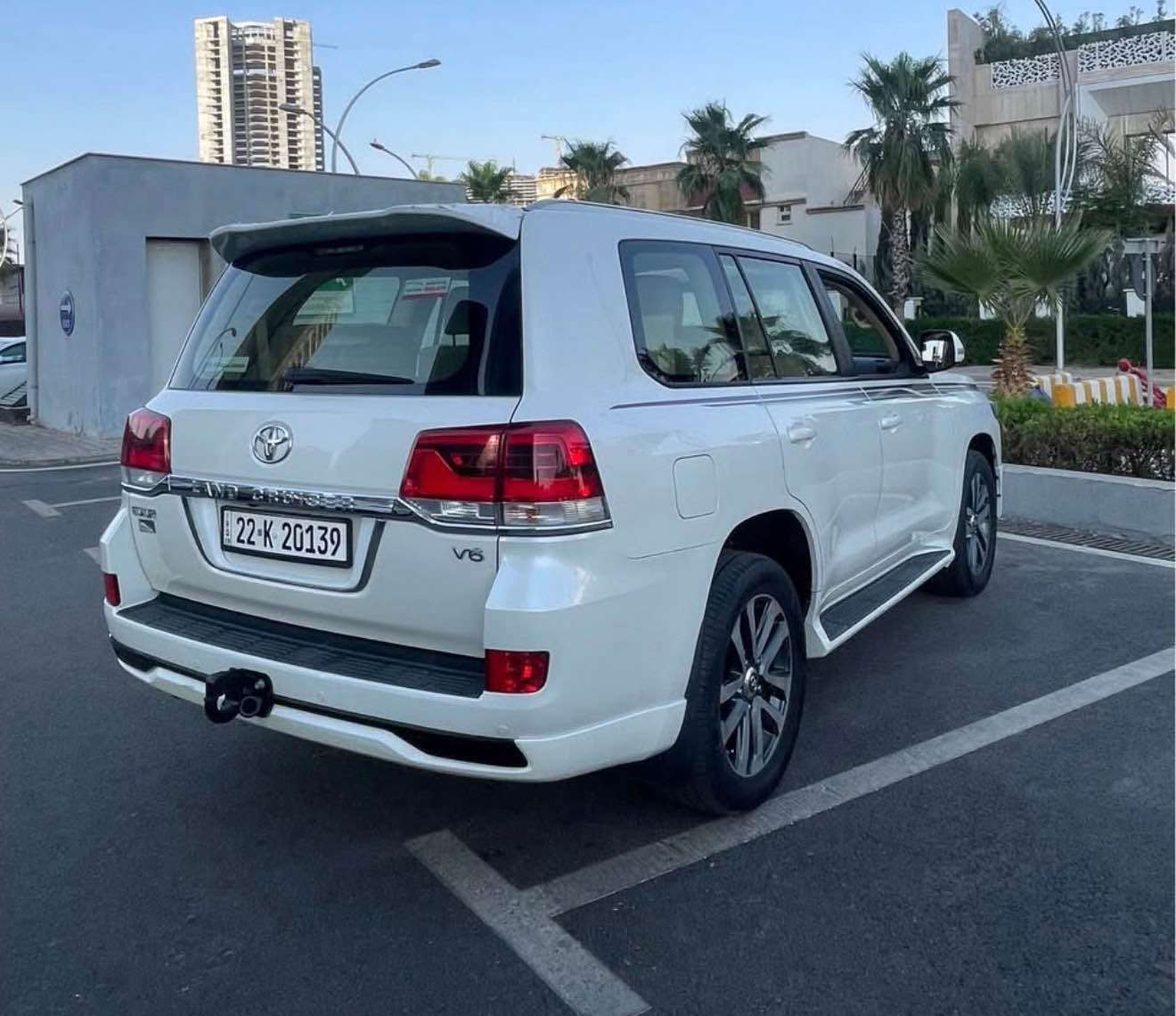 لاند کروزر ٢٠١٧ زۆر پاک و خاوین فول مواصفات ٦ پستن.
 بێ صبوغ بەس لە دوو جیگا تعدیلی هەیە ١٢٠هەزار رۆیشتووە 
سنوی هزە و رقم نوی هەتا ٢٠٣٠
بەناوی خۆمە
ناونیشان هەولیر *********** أربيل, العراق
