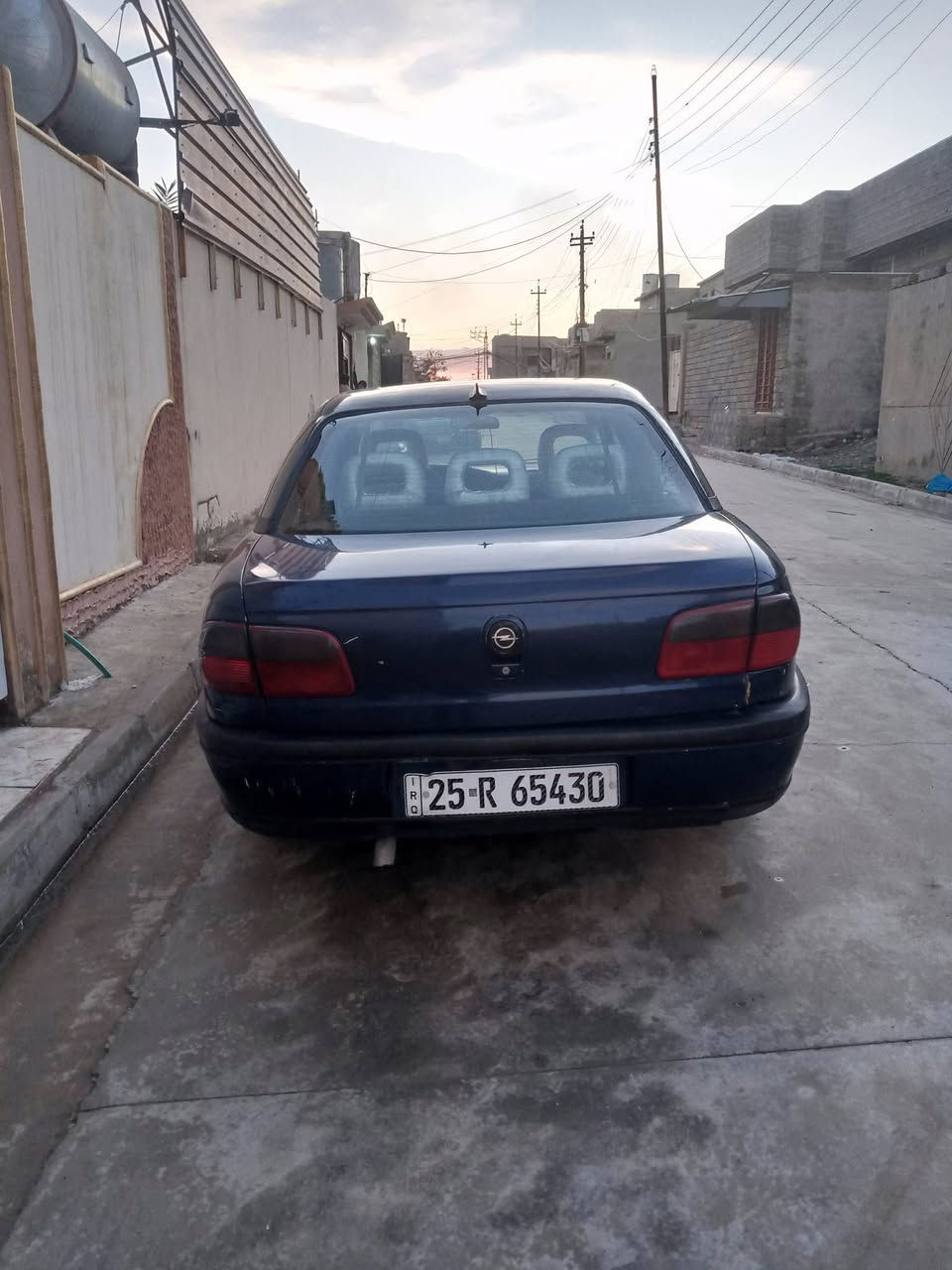 اوبل اوميكا بزون موديل 1995 السيارة شرط الوكاله والتحويل   كير ومحرك شرط محرك 20 كير عادي  صبغ جماليه والباقي شرط  مكاني موصل الايمن  السعر 40 وبيها مجال قليل  تفاصيل اكثر الا تصال عل رقم  *********** / ***********
