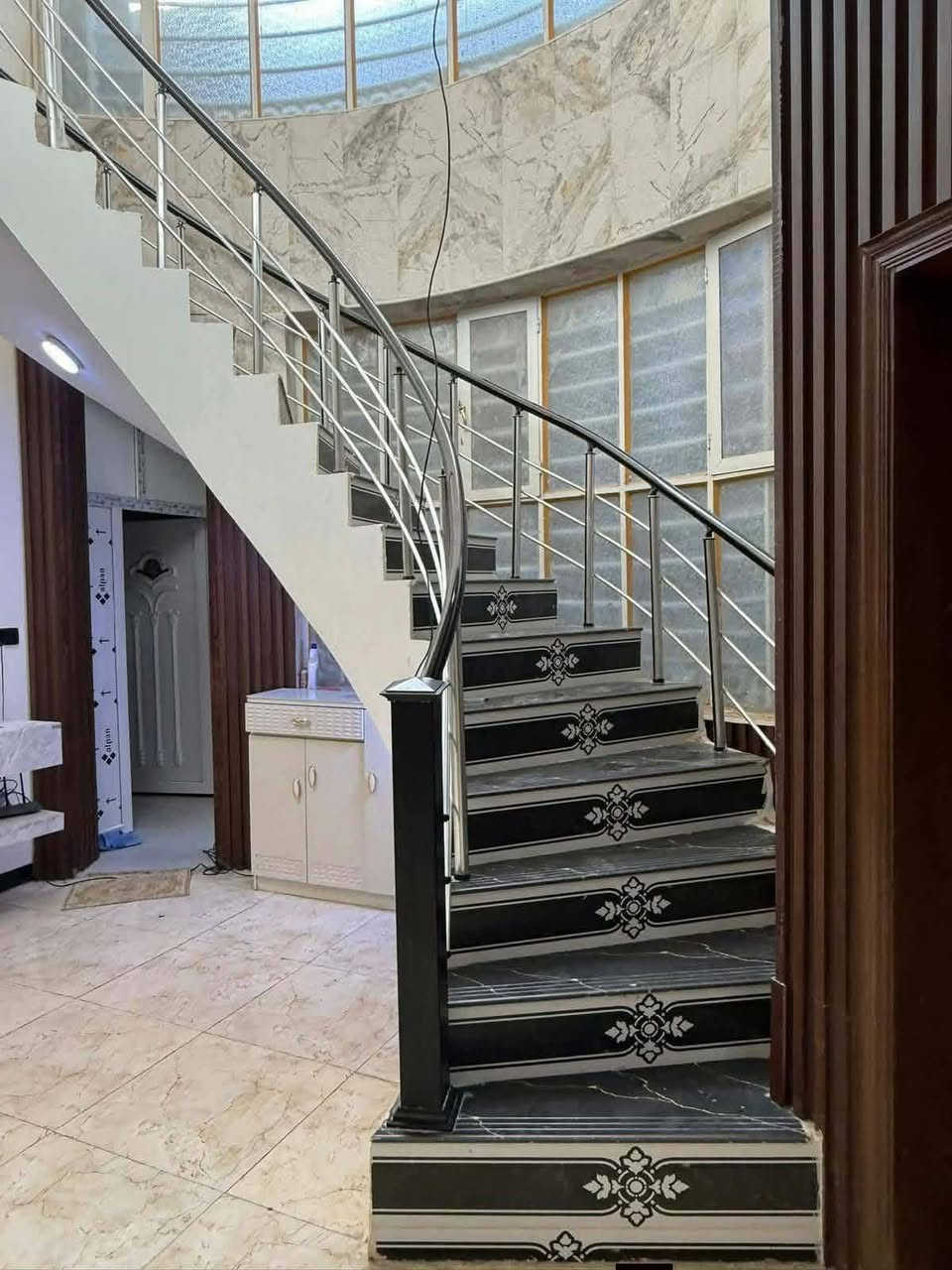 بيت طابقين للبيع طابو زراعي سند 25 تحويل موباشر المساحه 200متر بناء حديث درجة اوله  العنوان بابل شارع 80 خلف نون مول عله تبليط سنتر 
***********
