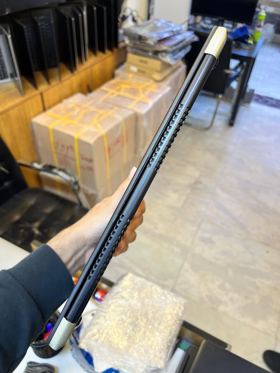 توفرت كمية لاب توب مستخدم بالة توشيبا حجم 14  فول اج دي  1920*1080. السعر فقط 300 الف 

المواصفات 
معالج ci5 جيل ثامن 
رام 8 هارد 256 ssd
الرام والهارد قابل للتطوير 
نظافة ممتازه كيبورد ضوئي عربي انكليزي 
دبل ماوس وبصمه 
شحن سريع تايب سي شحن ونقل ملفات 
شكل نحيف جداً وزن خفيفة 
تجي ويا شحن تايب سي اصلي وجنطه 
وماوس هديه والتوصيل مجاناً لكل العراق


**إذا كنت صاحب هذا الإعلان وتريد حذفه لأي سبب، رجاءا أرسل رسالة إلى الدعم الفني**