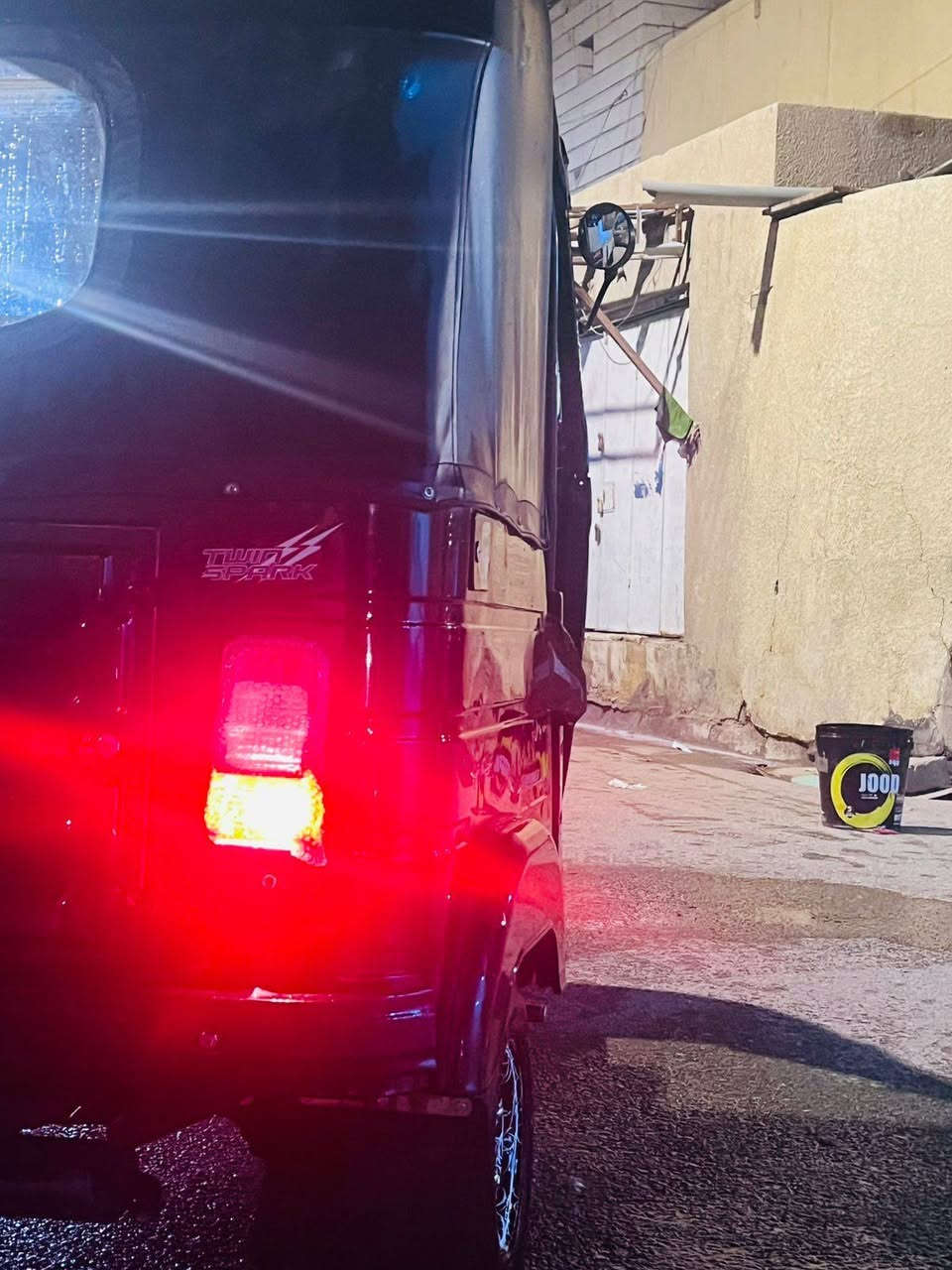 سلام عليكم تكتك البيع رقم وسنوي مديل2020 تكتك نضيفه مكينه مجفته وخرسه ماتنسمع سعر بخمسه ونص وبيه مجال حك جيه مكان بصره  متواجد واتساب ***********
