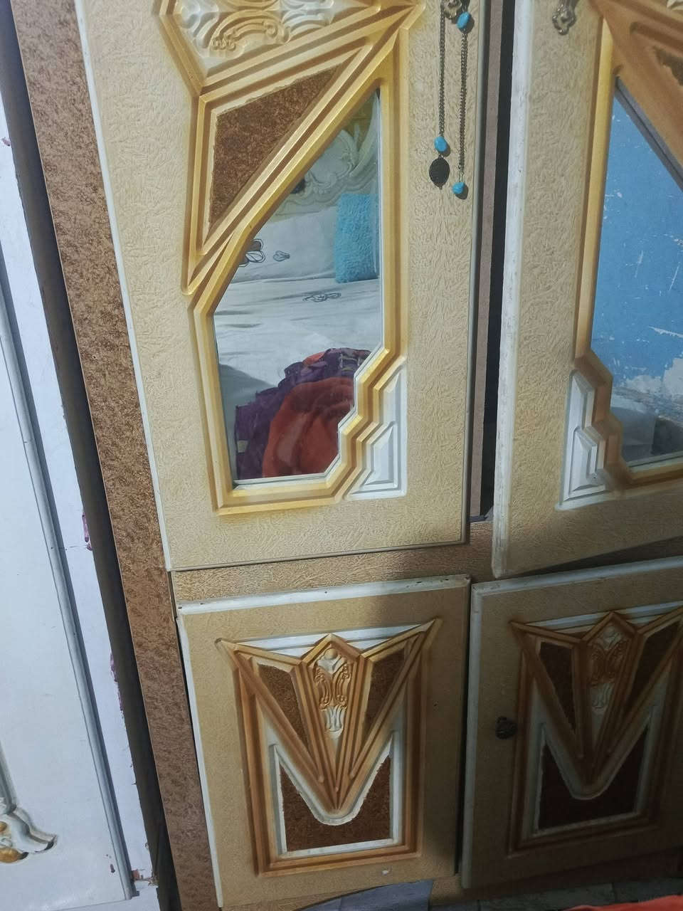 السلام عليكم شباب زاويه نضيفه رايدها 100الف رقم واتساب ***********
