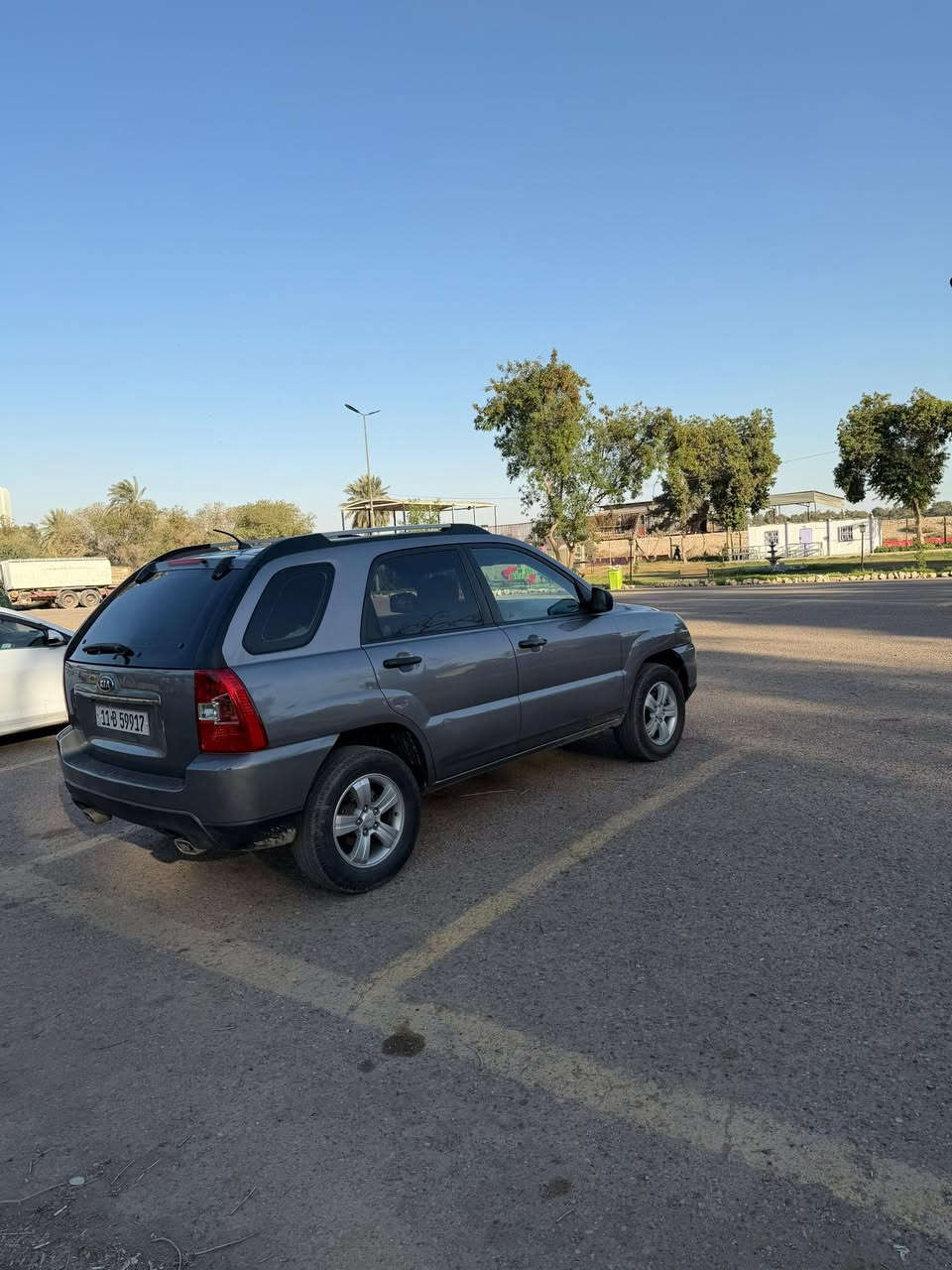 KIA SPORTAGE (وارد خليجي)
الموديل :-2009
عداد المسافة :-191.000 كم
لوحات التسجيل :- بغداد رقم جديد بأسمي سنوية 2029
حجم المحرك :-4 سلندر سعة 2000
فتحة سقف سلايد
السعر :-11.500$ قابل للتفاوض
العنوان :- الكرخ / الدورة
للإستفسار :- ***********
ملاحظة :- السيارة  كير ومحرك بلادي ادامة كاملة للصدر ومنظومة التبريد
