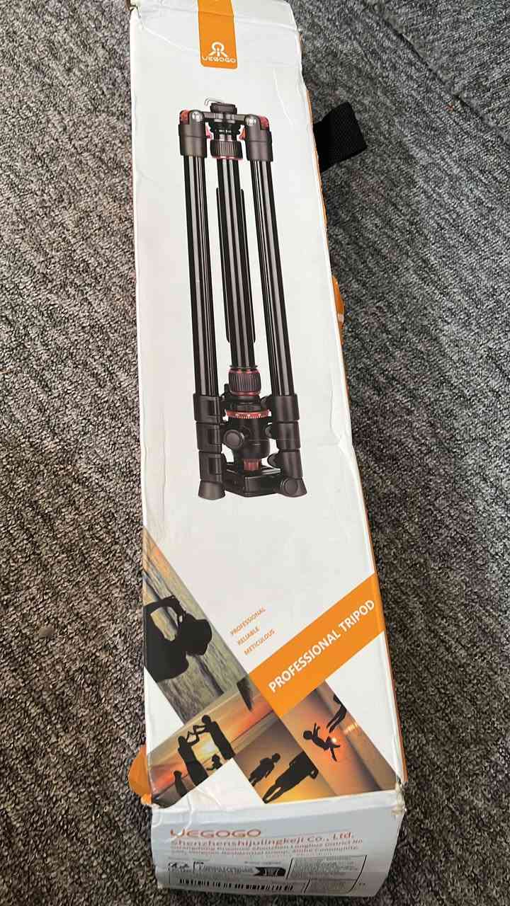 ستاند كاميرا ثلاثي (Tripod) – Jishane VP-831HRS
الطول الأقصى 180 سم
يتحمّل وزن حتى 3 كغم
رأس متحرك مع دوران 360° لتصوير زوايا متعددة


**إذا كنت صاحب هذا الإعلان وتريد حذفه لأي سبب، رجاءا أرسل رسالة إلى الدعم الفني**