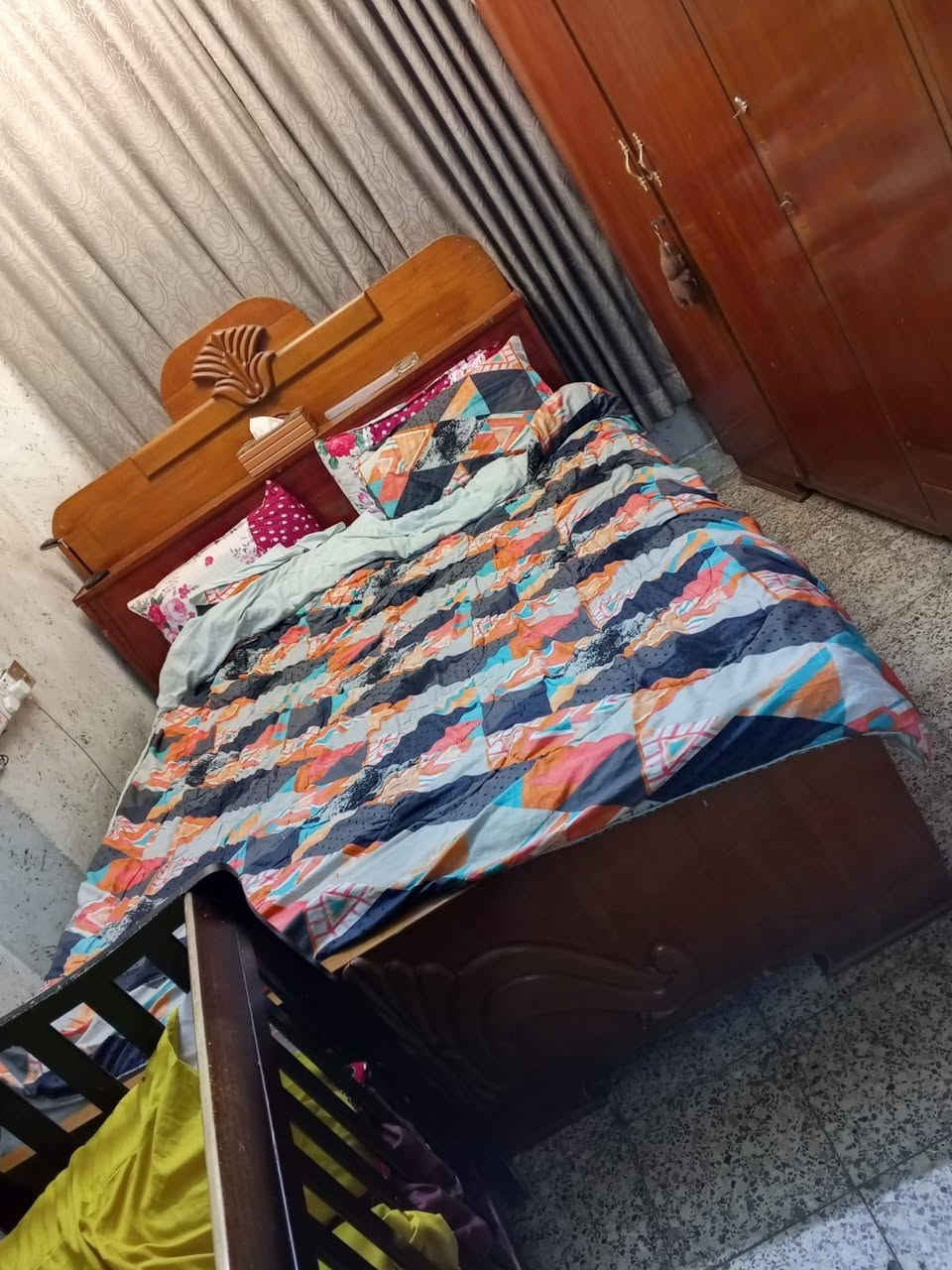 غرفه نوم صاج
غرفه نوم داخل وخارج صاج 5 ابواب
جزامه وميز تواليت والكنتور الجربايه والزاويه 
وياه كنتور ابو بابين 
وكاروك مال طفل 
الغرفه نضيفه كدام عينك 
مكاني بغداد الحريه الثالثه 
رقمي *********** بي واتساب 
سعر خاص
