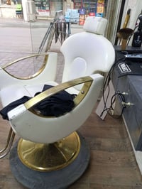 كرسي حلاقة • للبيع • مكاني الحرية الاولى