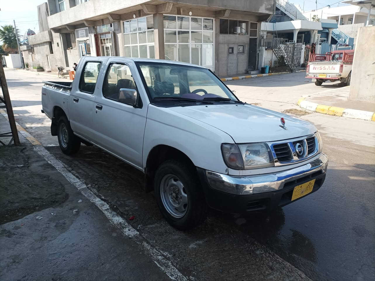 پیکابی ٢٠٠٠. بێ عەین . شتی پاک.  ئارمی سلێمانی . بەشەرتی ئەوەلیتا و غەرامە.
بۆنیتو درگای سایەق بۆیاخە. درگای دوای سایەق شەڤف بۆیاخ نییە . بە چواردەورا پەڵەپەڵە مەعجونی هەیە. لەبەر بۆیاخ تەنکی بۆیاخ کراوەتەوە . 
گێڕو مەکینە بەشەرت . تازە سێرڤسم کردوە .
سیدصادق.
***********
