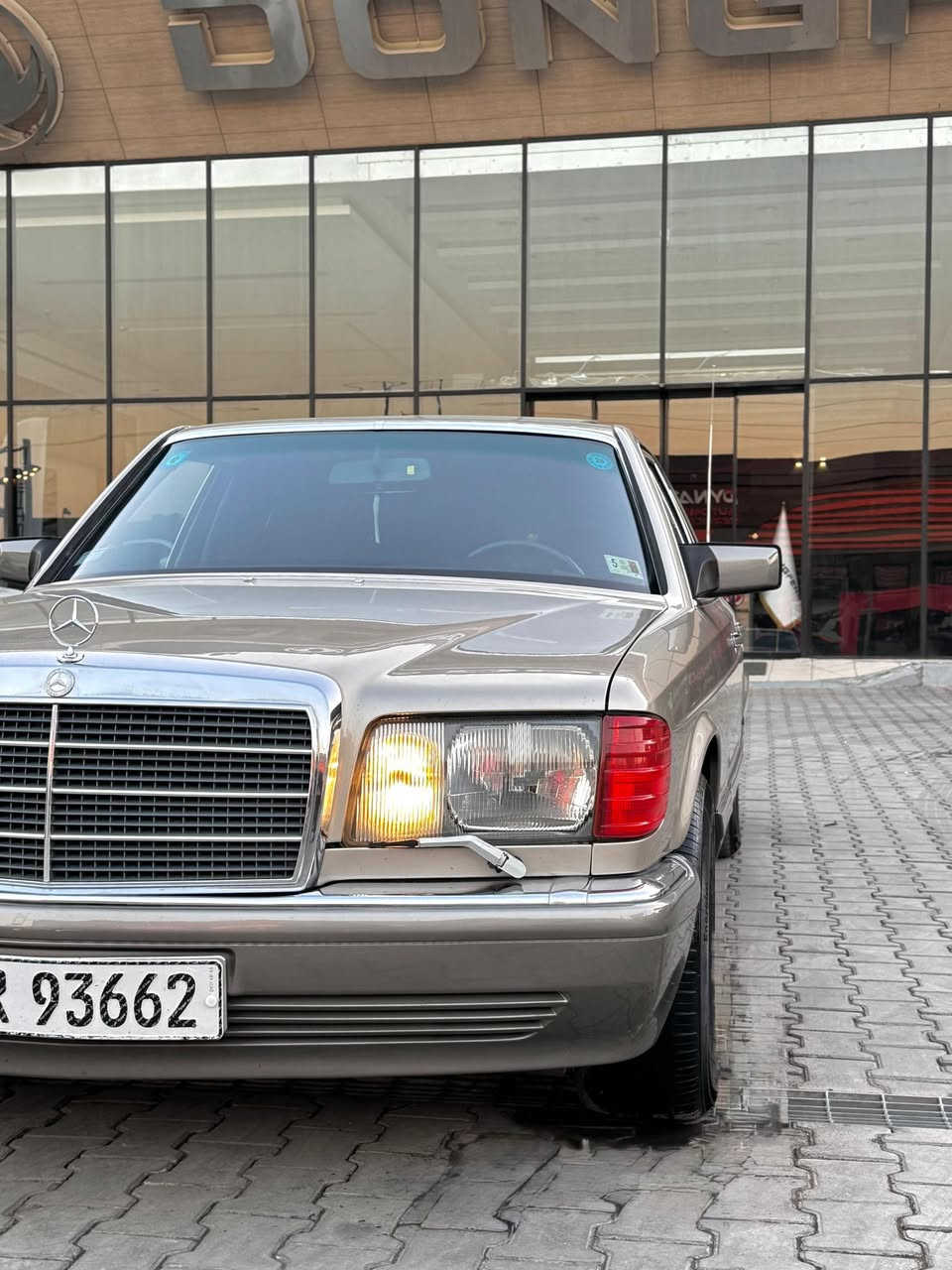 مرسيدس جامبو رئاسي 1990 اصل 300se 
جديدة بمعنى الكلمة ماشيه  148 الف  
فول موصفات    ( اول مره تنعرض ) 
سلايت  _ كشنات تدفئه امامي وخلفي 
كير قفل _ دبل مروحه _  ايرباكات 
ملاحظه ( سياره كلشي بيه بلادي ولا قطعه بدله وبدون قطره معجون وشواصيه ولغوده مال زيرو سياره فقط رش )
رقم بغداد بأسمي رقم جديد هزه جديده 
مكاني بغداد الكرخ سعر 155 ورقه 
*********** احمد
