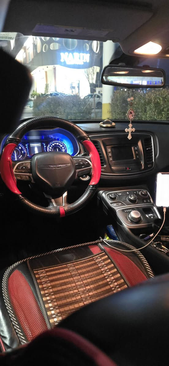 كلايزلر سبرينك C200 2016
كير محرك تبريد  مواصات L 
شرط تحويل 
بيها صبغ ٤ وضربتها  من ورا 
*********** تواصل وتس اب 
السعر ١٠٥
