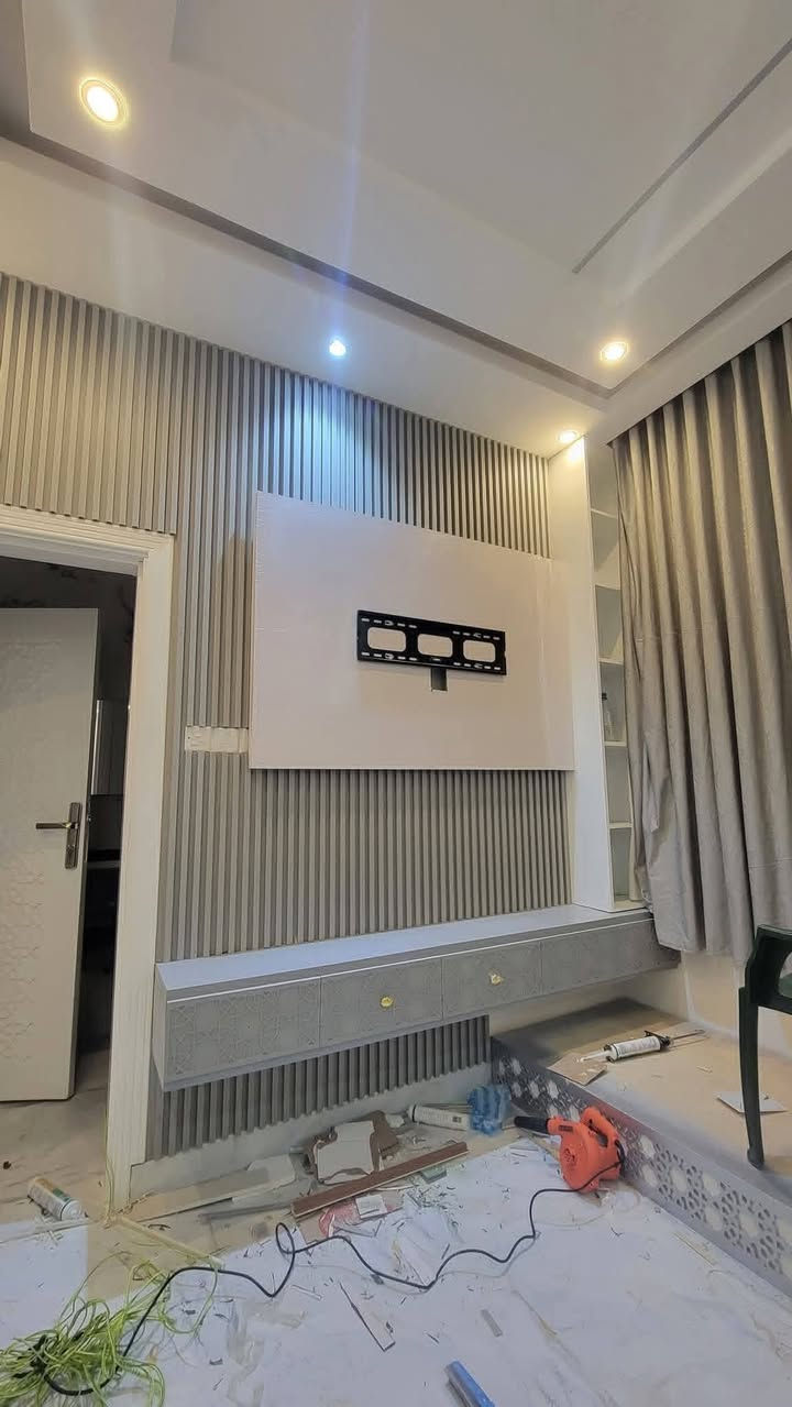 هل تبحث عن الفخامة والتميز؟ نحن نحول جدران وسقوف منزلك إلى تحفة معمارية بأحدث تصاميم الجبس بورد.
​✅ دقة في التنفيذ: 
​✅ تصاميم حديثة: كلاسيك، مودرن، وإضاءة مخفية مذهلة.
​✅ سرعة ونظافة: نلتزم بالمواعيد ونسلمك المكان نظيفاً.
​✅ أسعار تنافسية: أفضل جودة بأقل التكاليف.
​📍 خدماتنا تشمل: (أسقف معلقة، مكتبات شاشات، قواطع جدارية، ديكورات غرف نوم). صبغ الواجهات والطلس 
​📞 للتواصل والاستفسار:واتساب [ ***********]
