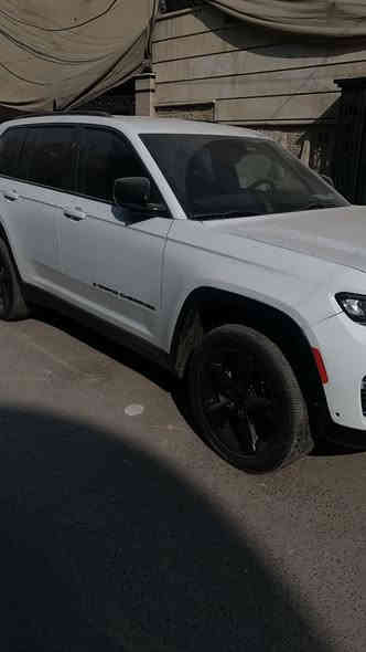 السلام عليكم مرخصت الادمن المحترم جيب الشكل الجديد وارد امريكي حادثه كما موضح بلصوره موديل 23 يرهم مرواس حسب القناعه 
موصفات السياره 
شاشه كبيره 
رارادرات امامي خلفي يعوني توقف طاتي 
حساسات 
رادر مري 
كشنات تدفئ تبريد  
نظام ABS 
اوتو ستوب 
 5 راكب 
تحكمات استيرن 
شفتات 
گير موس
درگه تدفئه 
محرك 360 
مبدل بيهه دعاميه اماميه صبغ بيه دعاميه جاملغ ايسر ودعاميه الخلفيه نصف مصبوغ السياره بأسمي تحويل ثاني يوم السعر 280 وبيه مجال 
***********السياره بغداد تترقم جميع المحافظات عدا الشمال
