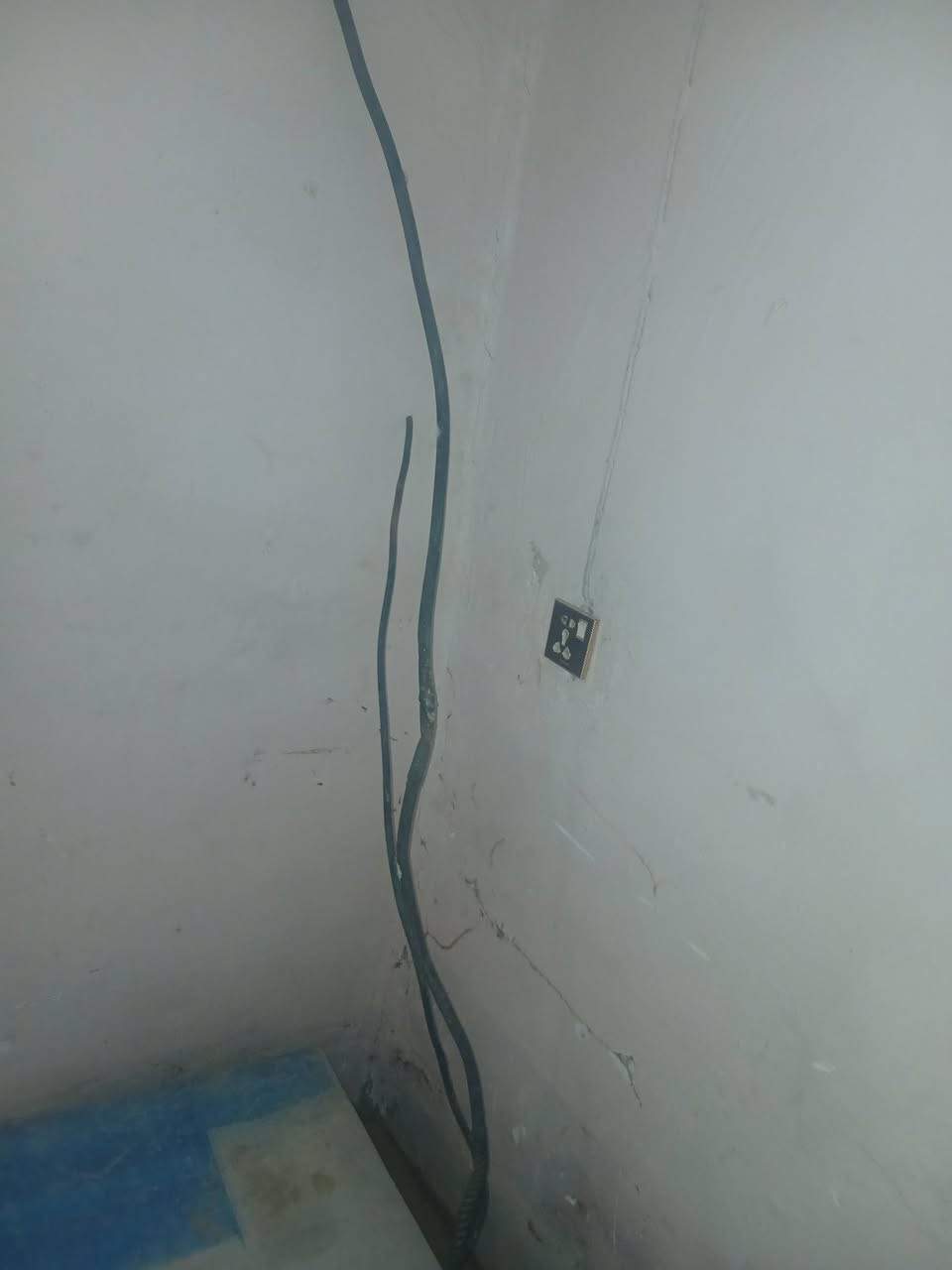 السلام عليكم سبلت كنتوري تريفيز 4طن دبل مروحه شغال مستعمل شي قليل للستفسار ع الرقم  بي واتساب المكان بغداد اليوسفيه ***********
