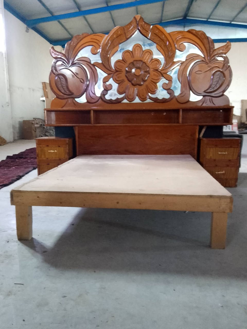 السلام عليكم غرفه البيع السعر 375
وبيه مجال الشراي ينتصل ***********
