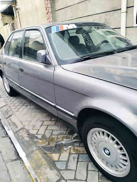 السلام عليكم 
بي ام للبيع موديل 1991 بسمي رقم دولي كير ومحرك خير من الله حدادية جاهزة مكاني بغداد مدينه الصدر للبيع أو مراوس حسب القناعه 
السعر 48 وبيها مجال 
***********
