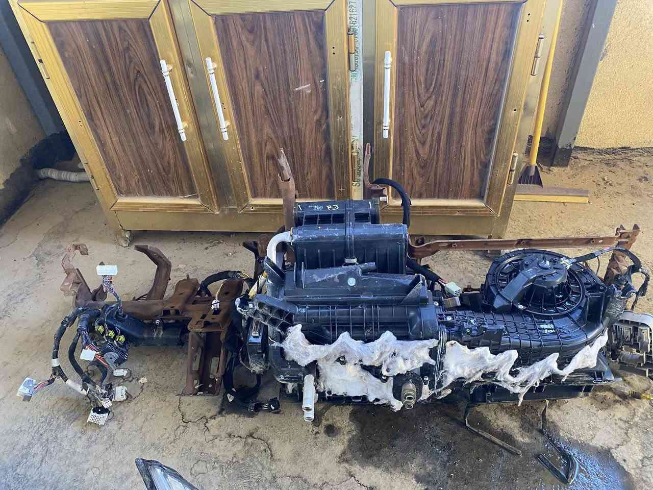 للبيع قطع أصلية لهيونداي سوناتا 2013
مستخدمة استخدام خفيف وفي حالة ممتازة جداً.
المواصفات:
قطع أصلية ونظيفة
خالية من آي كسور أو لحام
جاهزة للتركيب مباشرة
القطع المتوفرة:
( - جاملغ أيسر وأيمن _ دشبول مع جميع الملحقات
_استيرن مع جميع الملحقات _سلف _دينمو _  وأيضا الكثير من القطع.....
٠.الخ)
سبب البيع:
استبدال السيارة
السعر: بلخاص او اتصل عليه
قابل للتفاوض بالمعقول
المعاينة:
متاحة للمشترين الجادين
العنوان: البصره/أبي الخصيب
لتواصل واتساب / اتصال:
(***********)
