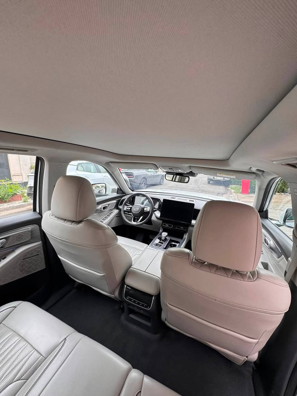 🚘 للبيع – GAC GS8 GT موديل 2023

📍 الموقع: بغداد - الكاظمية 

* اللون: أبيض
* الفئة: GT
* الدفع: 2WD
* المحرك: 2.0 تيربو
* ناقل الحركة: أوتوماتيك
* الممشى: 92,000 كم
* داخل الضمان
* رقم اربيل 
* مكفولة

سيارة استخدام شخصي، بحالة ممتازة جدًا، جميع الصيانات الدورية مُنجزة في مواعيدها،جاهزة للاستخدام مباشرة.

أبرز المواصفات:
✅ شاشة معلومات وترفيه كبيرة
✅ كاميرات 360°
✅ فتحة بانوراما
✅ مقاعد جلد كهربائية
✅ حساسات أمامية وخلفية
✅ تشغيل بصمة ودخول ذكي
✅ أنظمة أمان ومساعدة قيادة متقدمة

💰 السعر المطلوب: 19,800 دولار 

📩 ***********
