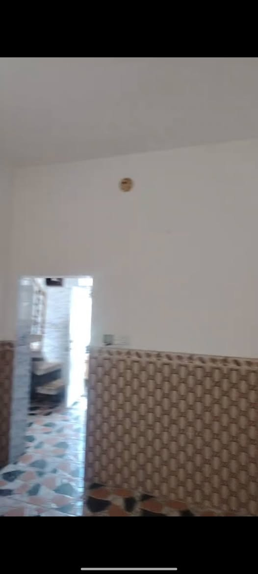 بيت للايجار 50م نجف حي الوفاء قرب شارع الجامعه 
طابق واحد يتكون من غرفه وصاله ومطبخ وحمام 
يحتوى من تانكي وخط مولده جاهزه ونظيف ايجاره 275 
الف صافي بدون ماتدفع ماء وكهرباء للاستفسار ***********
