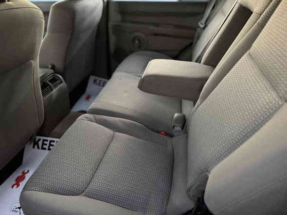 للبيع جيب كومندر موديل 2007
سياره جاهزه من جميع النواحي
ماشيه 168الف حقيقي السعر 115ورقه 
العنوان بغداد شارع فلسطين 
للاستفسار ***********
