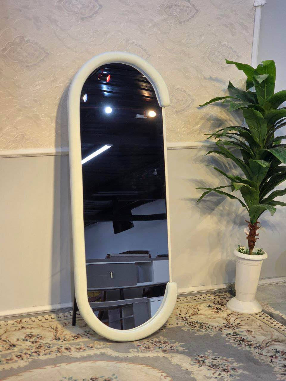 #سارع_بالحجز_ #الجميع
✨ وصل الجديد يمّنا ✨
🪞 مرايا بيضوي قديفة
لمسة نعومة وفخامة تكمّل ديكور البيت ✨
مناسبة لغرف النوم، الصالات والمداخل 👌
✔️ إطار قديف ناعم
✔️ تصميم أنيق وعصري
✔️ تعطي وسع وجمالية للمكان

🚚 التوصيل:
✔️ مجاني داخل بغداد
✔️ مجاني لجميع المحافظات

للحجز والاستفسار مراسله الصفحة او الاتصال بالرقم *********** بغداد, العراق
