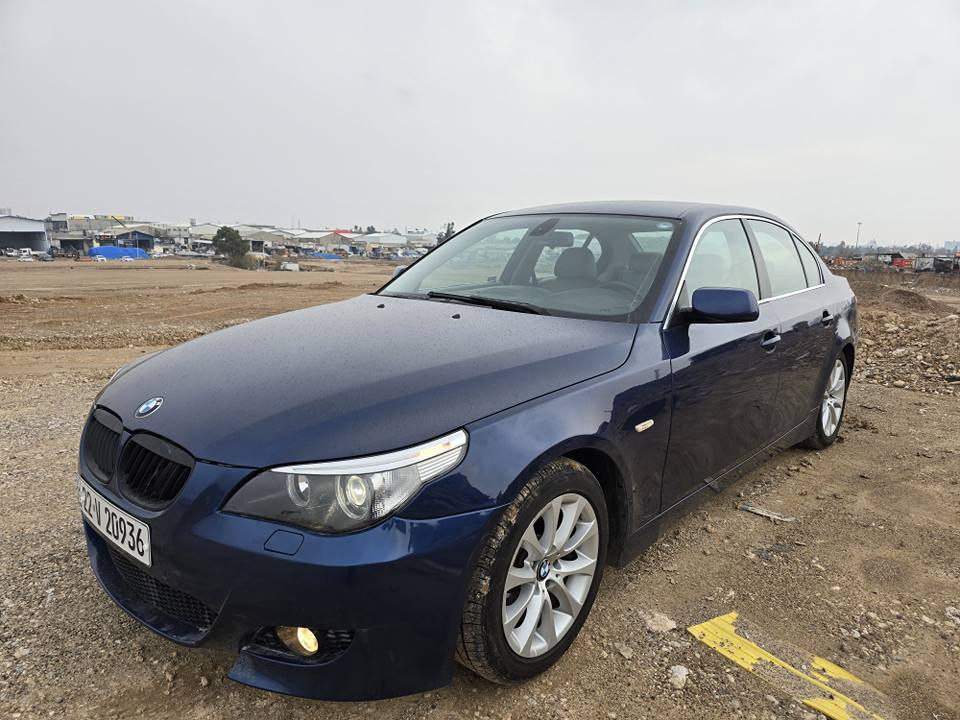 Bmw e60 520i 2003
بی ام دەبڵیوو مۆدێل ٢٠٠٣  مەکینە ٢٠ ی شەش پستۆن رەنگ نیلی فول مواسەفات تەنها سلاید نیە .. ناو رەساسی کوشین کارەبایی و جلد و هیتەر  ، لایت زینۆن بیلادی لەگەل سوکان دەسورێت ، ئاوێنە دژە فول ، تەبرید مەرکەزی ، تەلەفۆن ، دژە خلیسک ، دەعامی m sport ، زۆر مواسەفاتی تریش ، ئەم سەیارەیە رەقەم ئەوروپی بوو تازە رەقم کراوە زۆر خاوێن ماوەتەوە ، رەقەم فەحس هەزە هەمووی تازەیە ، قالبی زۆر تەنک و جوانە گێر و مەکینە نەکراوەتەوە و تەقە و رەقە هەمووی بەشەرت ، ٤ تایەی تازە لە ژێرە ، ٤ پارچە سبوغ بێ ناوگرتن ٣٠٩ هەزار رۆیشتیە نرخی ١١٩ وەرەقە و کەمێک مەجال .....ژمارەی مۆبایل *********** أربيل, العراق
