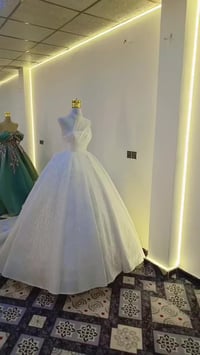 سنتر أزياء • بدلات أعراس • فساتين VIP