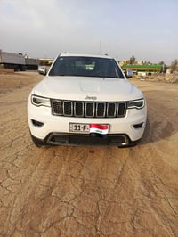 Jeep2017🇺🇸 فئه كراند شيروكي للبيع او مراوس ماشيه49الف ميل حقيق وارد ام...