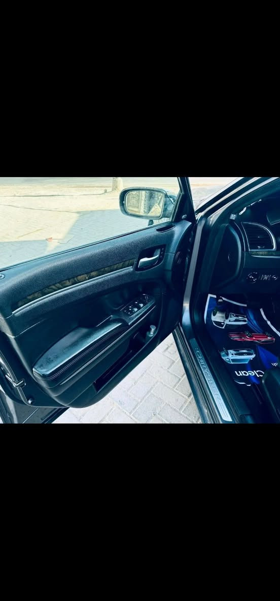 كرايسلر 2013
محرك هيمي 
 رقم بغداد بسمي 
 فول مواصفات  
بنوراما 
تدفئه كشنات وستيرن 
السعر ١٤٥
 المكان شطره
***********
