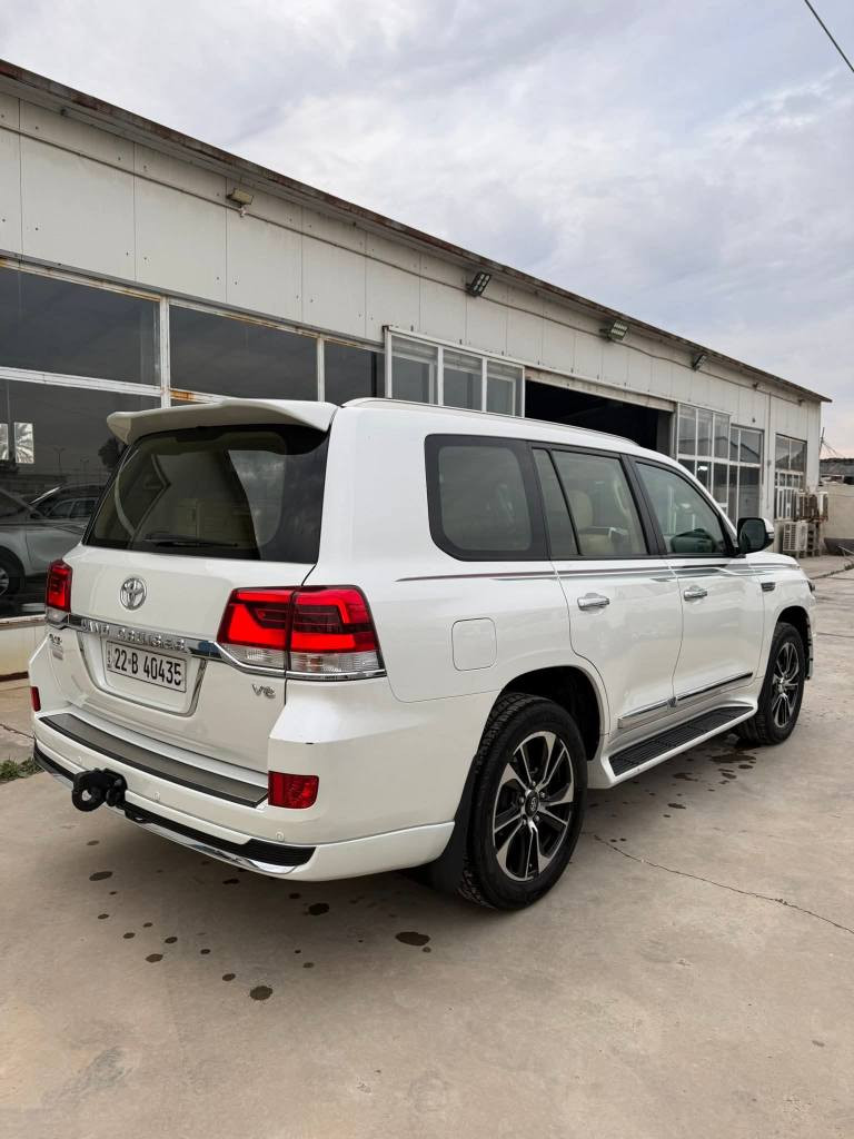 السلام عليكم
لاندكروز 17   ساز باب اول وايت ادشن 
السياره مكفوله كفاله عامه من كلشي 
ما بيها اي ملاحظه 
موديل20
ماشيه100 الف
السياره 3 شاشات 
مكفوله من ضرر صبغ بارد 
 8 ايرباك 
حساس امامي خلفي
و بقيه المواصفات معروفه 
السعر 475وبيها مجال   
السياره رقم اربيل بسمي 
مكانها بغداد الراشديه 
***********
