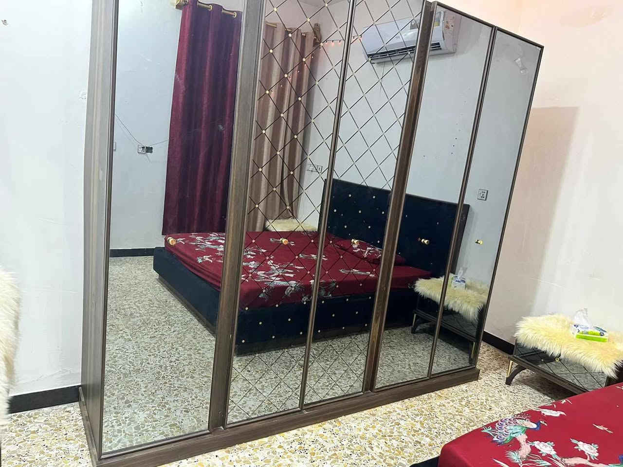 غرفة للبيع ٩ قطع بسعر ٦٠٠ الف وبيها مجال بسيط للتواصل واتس اب ***********
