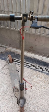 سكوتر شحن • كهربائي