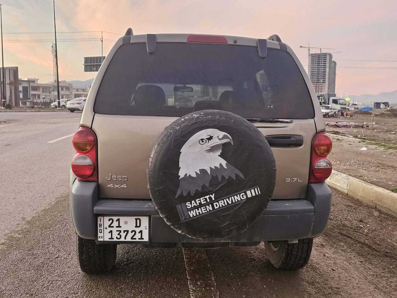 جێب لیبرتی مودیلی 2004 گێڕ ئۆتۆ ماتیک بێ لێدرن بێ سارد سەنەوی تازەییە تا2030 گێڕو مەکینەی بەشەرت سەیارە کە زۆرجوانە توندوتولە بی مەسروفە  دەبل ئەکسلی بەشەرت  سعر 85گەلاو مەعامەلەیەکی برایانە ژمارەی موبایل***********
