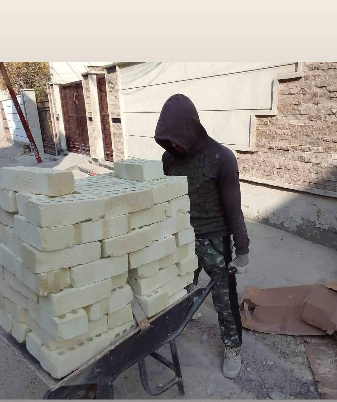 سلام عليكم اخوان اني صاحب عائله و على باب الله عندي ونج اي شخص عنده تصعيد مواد اي شي اني بخدمته واسعار مناسبه هاذه رقمي خابر و اني خادم *********** بي واتساب
