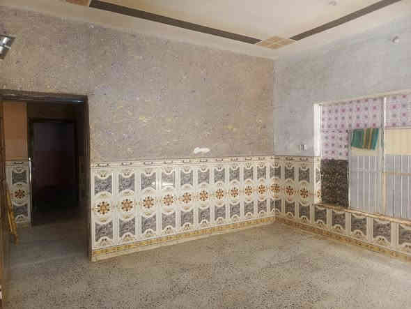 السلام عليكم ورحمه الله وبركاته 
بيت للبيع 200 متر سند اصلي طابو صرف
 بيه اجزه بناء تحويل مباشر بيت كلش حلو بناء طابوك  طابق ونص خريطه البيت بيه 4 غرف نوم كلش كبار بيه استقبال + هول عدد 2 بيه مطبخ حار وبارد + منوار+ ترك خلفي موجود بالصور +حمامات عدد 2 السطح مطبك شتايكر  درجه اولى ومسلط مزاريب  البيت جاهز من كلشي حاليا بيت جاهز للسكن كامل خدمات  ماء كهرباء شارع نظيف بي مجاري 
النصر والسلام مدخل شركة الفارس تقاطع الاولى
البيت غريب ع متوسطة الضحى 
السعر  130 مليون 
الاستفسار اتصل ع الرقم 
***********
*********** 
محمد العسافي 
بيه واتساب
