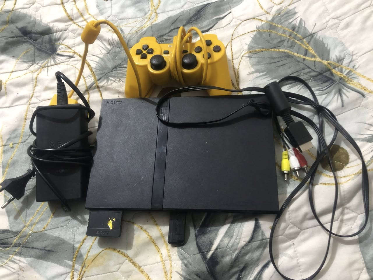 بلي2للبيع جوست واحد وميموري وهارد وفيش وكامل مكمل وبي 13لعبة واقوى الالعاب سعر50وبي مجال😁رقم واتساب***********🙂
