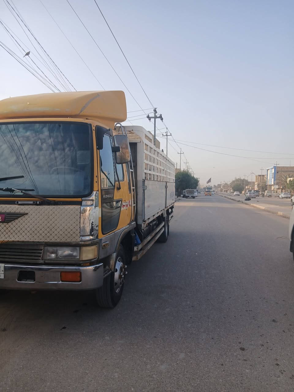 هينو طيره موديل ٢٠٠٠ رقم بصره راعيها يمنه بالناصريه سياره جاهزه تخم تاير باتريات  حداديه مكينه كير كله جاهز السعر المطلوب ١٤٥بيها مجال رقم الهاتف ***********
