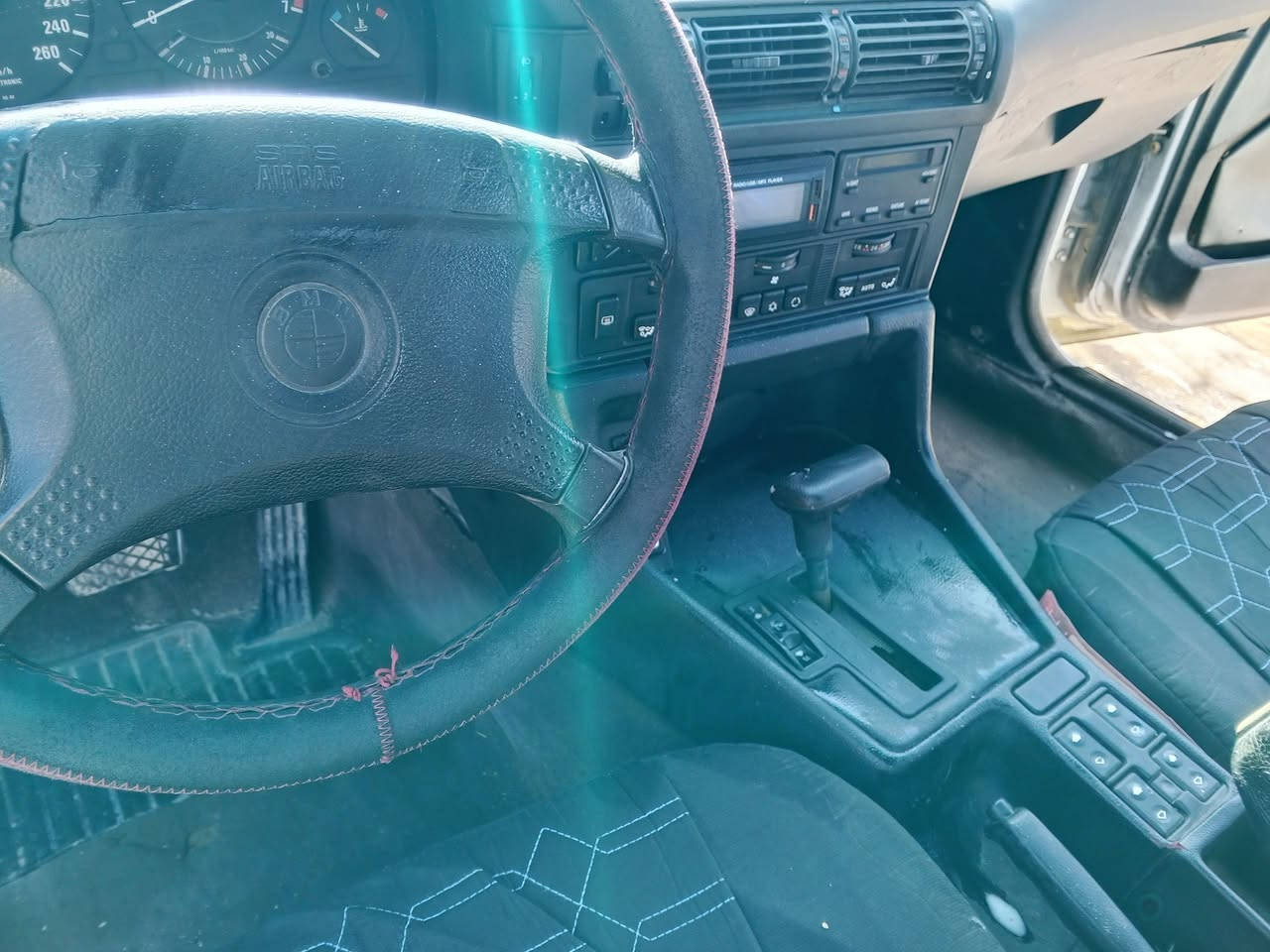 سلام عليكم 525مسكر تك فانوص 28مكينه كير اكسل حداديه تخم تاير تبريد ثلج كهربائيات كلها شغاله ريمونت شغال فتحه شغاله سنتر لوك شغال سياره ماناقصها غير تصفر الكاردن بي رجه قليله من تمشي 60وراها طبيعية بجم عريض موديل 93مسجله 91 بيها طخه بل جاملغ الامامي الأيمن بدون شاصي سنويه مشروع وطني تحويل مباشر كيجاتها كلها شغاله بيع أو مراوس شعندك نزل مكاني أبو غريب قرب مطار بغداد سعر 50كورك بي واتساب ***********،،***********
