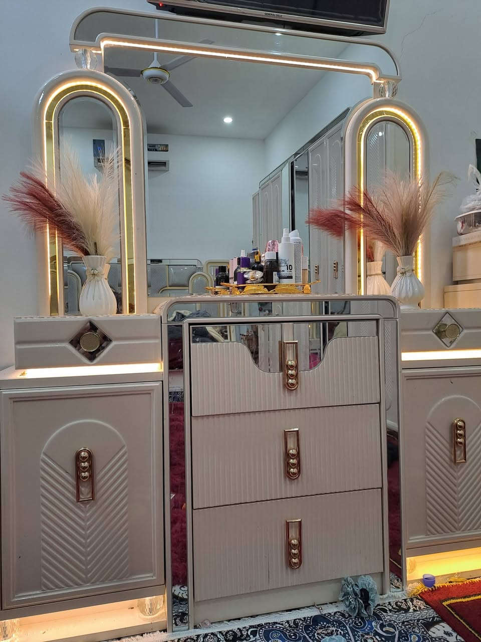 سعر مليونين وبيها مجال***********
