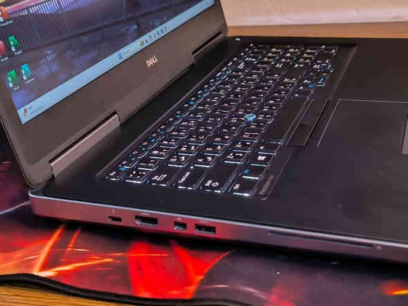 كرت الشاشة الخارجي 8 كيكااااااا 
اكررر كرت الشاشة الخارجي 8 كيكا 
وبشاشة حجم 17.3 FHD دقة عاااالية مع رام 16 و هارد 512 
و خصمم لفترة محدودة 
510 الف فقط لا غييييييييير 
510 الف فقططط 
الكمية محدودة سارع قبل النفاذ
لابتوب Dell Precision 7720
يشغّل: رندرة ومشاريع 3D، برامج هندسية (AutoCAD, Revit, SolidWorks)، مونتاج فيديو احترافي، تحليل ومحاكاة، بيئات افتراضية وبرامج التصميم الاحترافية.
المواصفات:
المعالج: Intel Core i7 — الجيل السادس — فئة HQ
الرام: 16 GB DDR4 (قابل للتطوير)
التخزين: 512 GB SSD M.2 (قابل للتطوير)
كرت الشاشة الخارجي: NVIDIA Quadro P4000 — 8 GB
كرت الشاشة الداخلي: Intel — 8 GB
الشاشة: 17.3″ — دقّة FHD
الهدايا والملحقات:
• حقيبة لابتوب
• شاحن أصلي
• ماوس
• ماوس باد
• تغليف احترافي (بابلز + كرتون للحماية التامة)
الضمان والخدمات:
• فحص عند الاستلام مع المندوب.
• ضمان 7 يوم بعد الاستلام.
• تنصيب ويندوز حسب الطلب + جميع البرامج الأساسية + Office مثبتة.
السعر: 510,000 دينار عراقي
التوصيل متوفر إلى جميع محافظات العراق
للطلب / استفسار (واتساب متوفر): *********** – ***********
