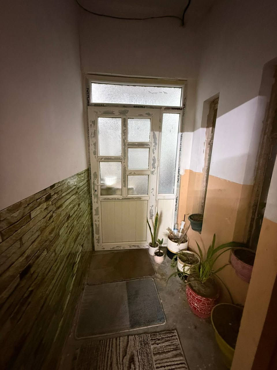 دار للبيع طابو صرف المساحة ١١٥م واجهة ١٠ م يحتوي على استقبال مطبخ غرفه نوم ٢صحيات بيتونه كراج العنوان الحريه قرب مدرسة سارا للإستفسار الاتصال على الرقم *********** او خاص
