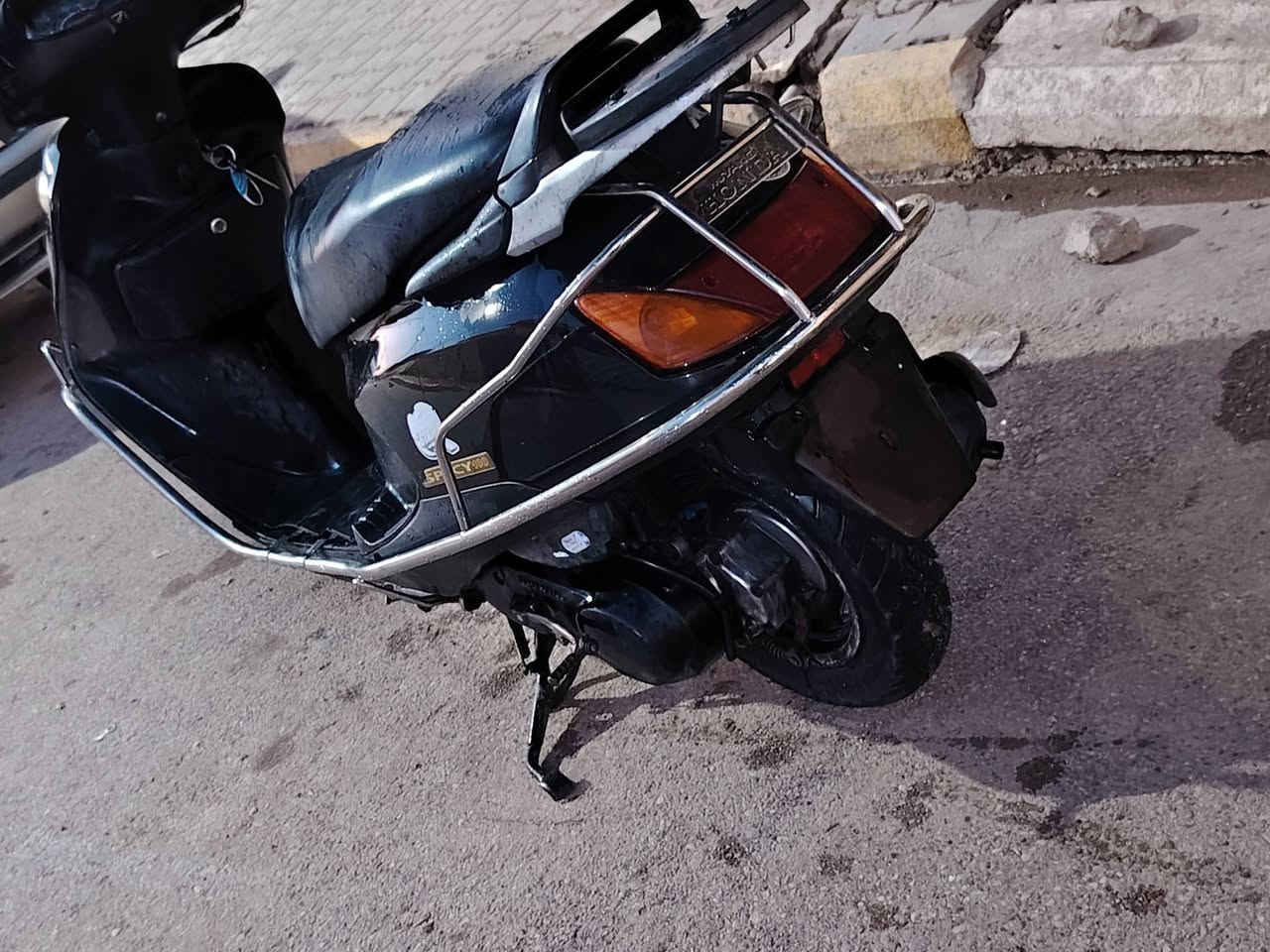 سلام عليكم دراجه سبيسي خير من الله مختمه الدراجه ويه المكينه مفتوحه فقط رايمر الداجه الدراجه احله من الصوره درع اصلي كهربائيات شغاله كله دبلات شغاله كلجات جددد المكان كوت ***********
