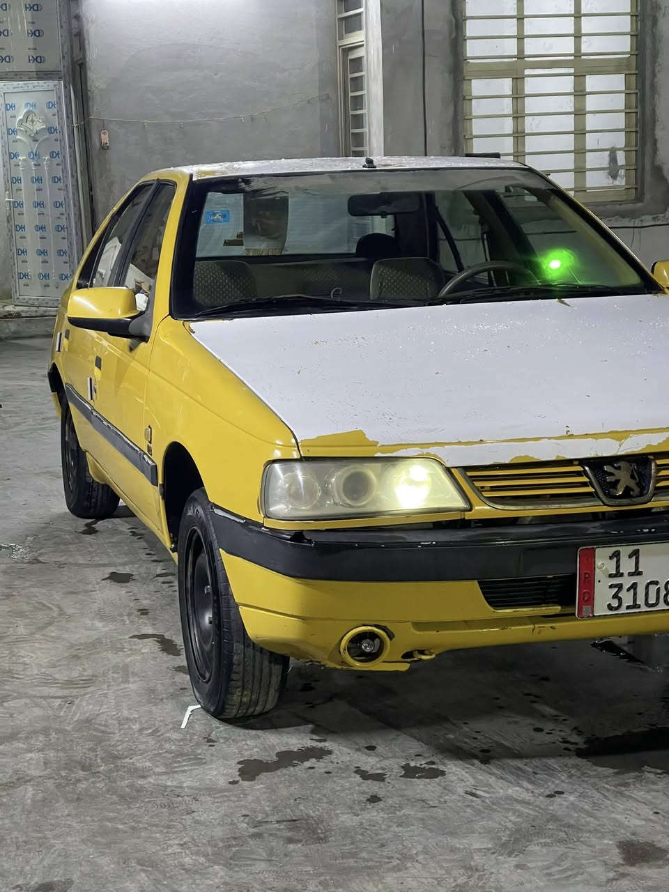 السلام عليكم سيارة بيجو اكد 2016 سيارة بيها ضربة جاملغ خلفي الورة الراكب الباقي كامل سيارة نقصها دسكات  ول سلف مرات يشغل مرات لا تخم تاير جديد ويالة جدد لايت  عالي ناصي رقم إنكليزي بسمي تحويلك ثاني يوم رقم التيفون *********** رقم ثاني ***********
