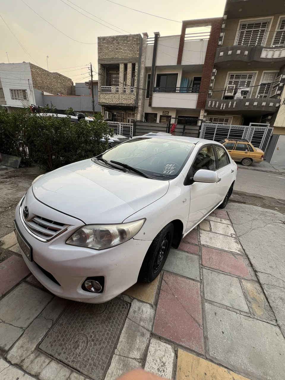 كورلا خليجي موديل 2013 مكينة 1800 باسمي تحويل ثاني يوم السيارة جاهزة من جميع النواحي
كير محرك حماوة كلهن كفاله بيها جاملغ خلفي مصبوغ اثر شخط وبارد شبر بل جاملع الامامي مال سايق تغليف ارضية جلد دوشمه كشنات داخلها جديد شاشة كامرة تبريد ثلج وبعز الظهر انسى الحماوة والفصلة السيارة حلوة ومال جناي 
سعرها 130 وبيها مجال   مكاني بغداد صليخ مكلف بل نشر هذة رقم صاحبها
‭0772 269 1457‬
