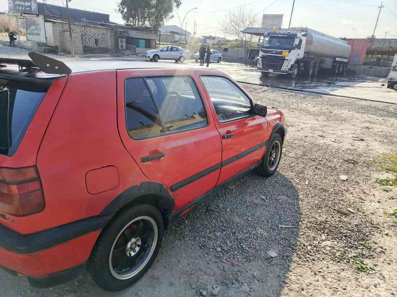 السلام عليكم
كولف نفخ موديل 1994
بدون صبغ وضرار 
صاحب الشرعي موجود 
شرط تحويل 
السعر 42
رقم الموبايل ***********
