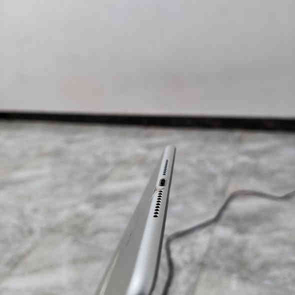 سلام عليكم
ايباد مني فايف 

نموذج.. M امريكي اصلي.. 

ذاكرة 256

بطاريه🔋94

الايباد / ما مفتوح وما داخل صيانه 

يدعم / شريحه سيم كارت

نضافة ٪97 شرط شخطه مابي

ملحقات / كارتونه + شاحنه + سماعات 

مكاني / كربلاء امن الداخلي جامع سيد محمد الموسوي

*********** سعر 325 وبيه مجال بسيط
