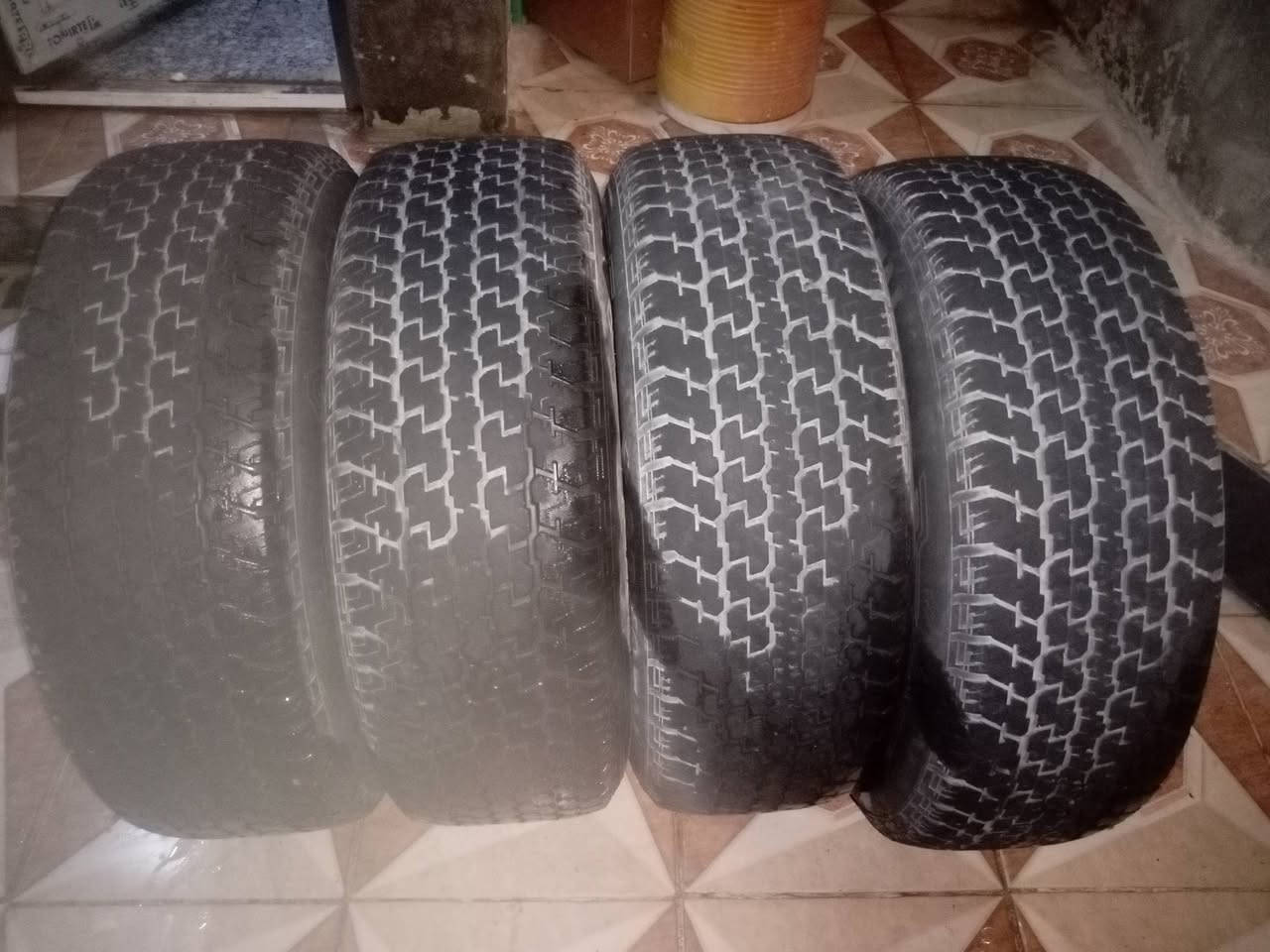 السلام عليكم تايرات تخم اربع قياس 265/65/17 مستعملات ولكن بحاله جيده انتاج 24 مكاني البصره للاستفسار *********** بسعر 75

